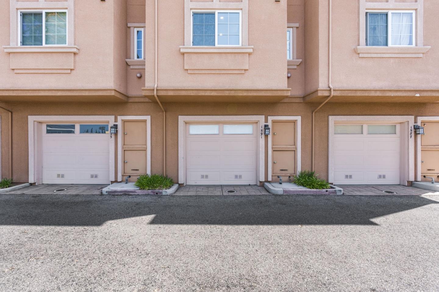 Detail Gallery Image 2 of 23 For 1591 Delante Ter, San Jose,  CA 95118 - 2 Beds | 2/1 Baths