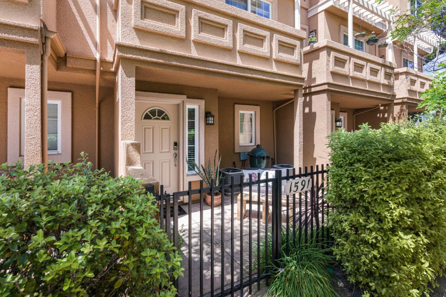 Detail Gallery Image 3 of 23 For 1591 Delante Ter, San Jose,  CA 95118 - 2 Beds | 2/1 Baths