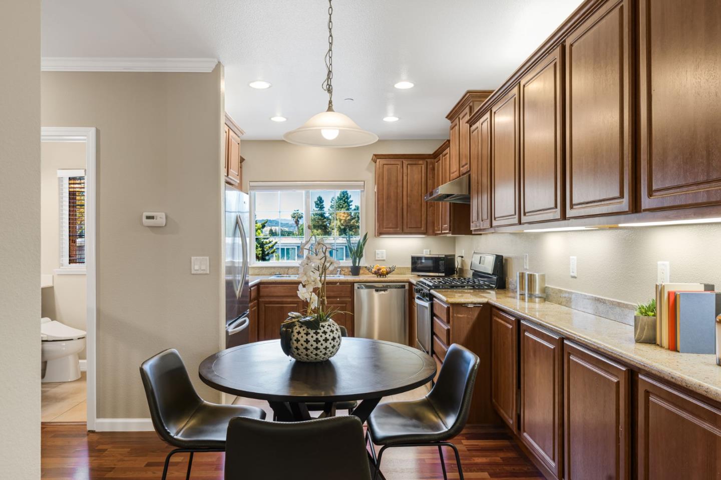 Detail Gallery Image 8 of 23 For 1591 Delante Ter, San Jose,  CA 95118 - 2 Beds | 2/1 Baths