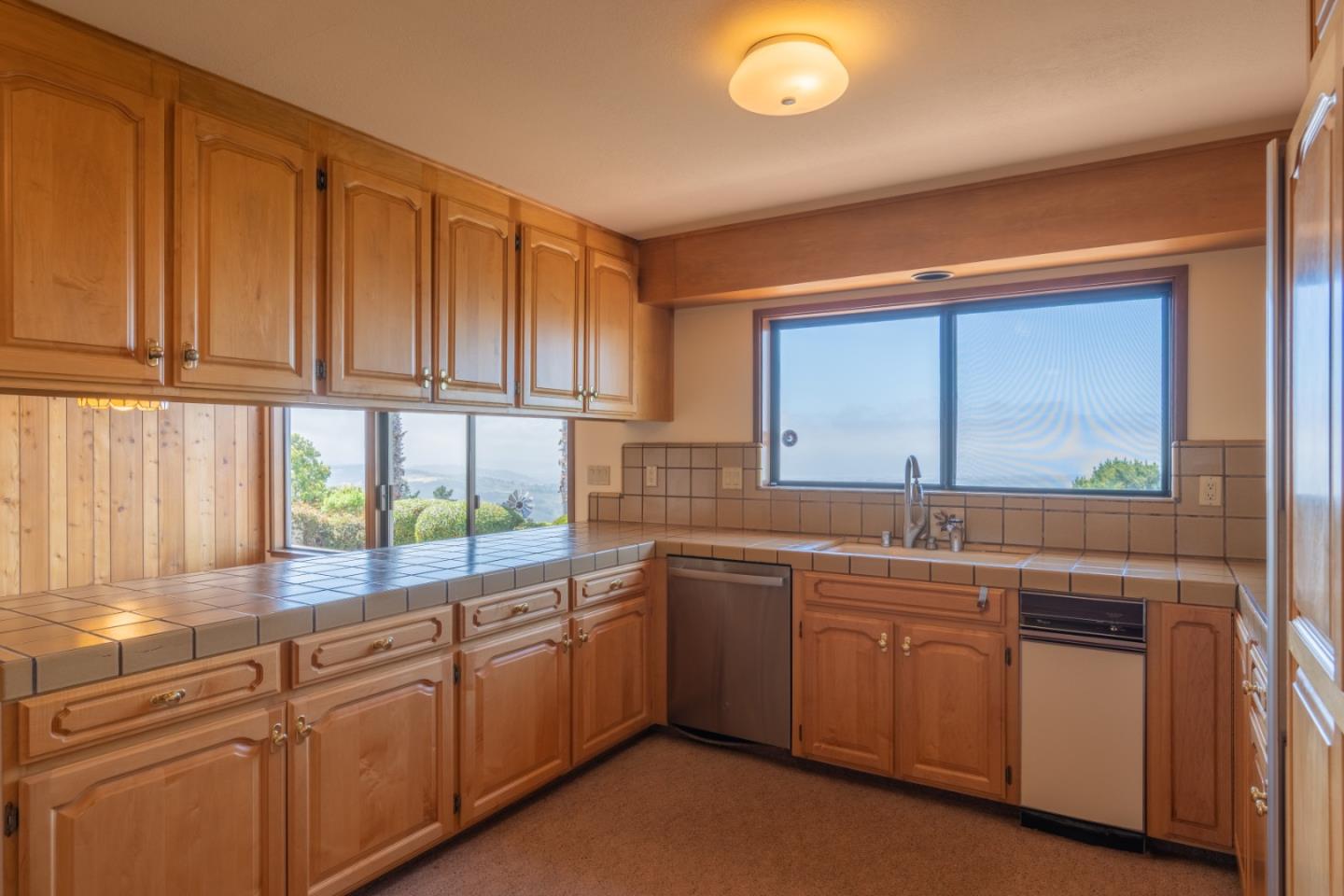 Detail Gallery Image 10 of 27 For 10955 Saddle Rd, Monterey,  CA 93940 - 3 Beds | 2 Baths