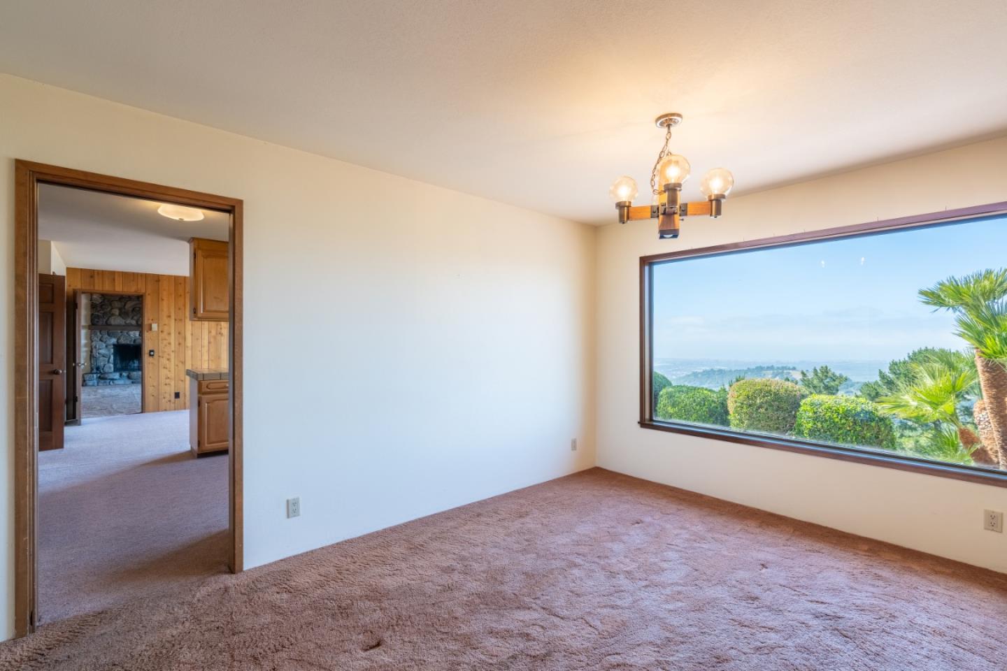 Detail Gallery Image 13 of 27 For 10955 Saddle Rd, Monterey,  CA 93940 - 3 Beds | 2 Baths