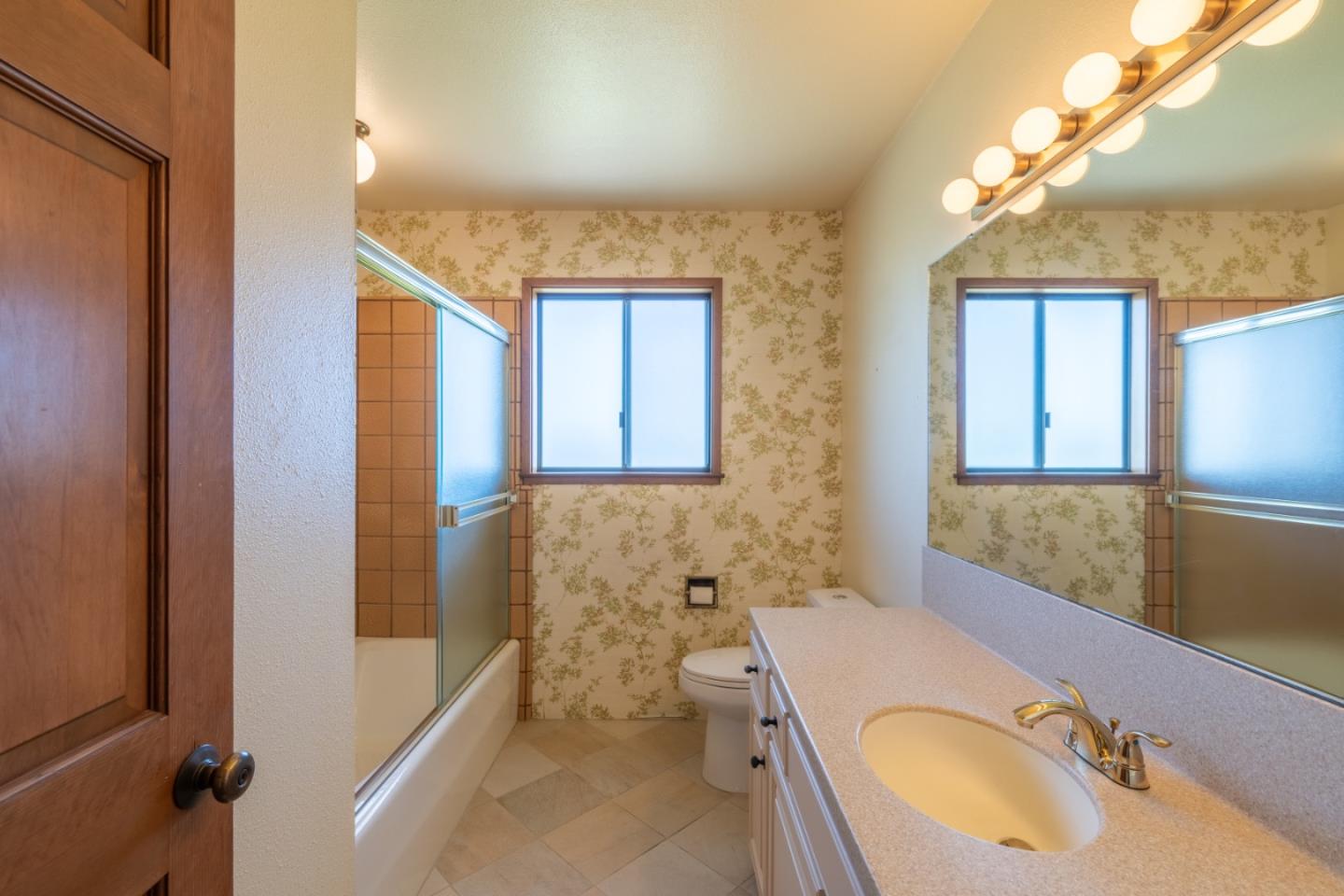 Detail Gallery Image 14 of 27 For 10955 Saddle Rd, Monterey,  CA 93940 - 3 Beds | 2 Baths