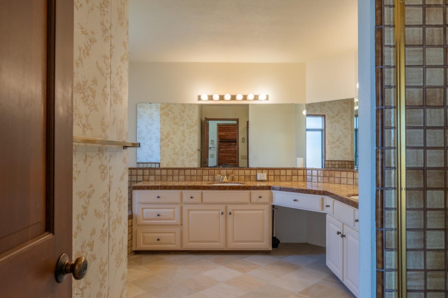 Detail Gallery Image 19 of 27 For 10955 Saddle Rd, Monterey,  CA 93940 - 3 Beds | 2 Baths