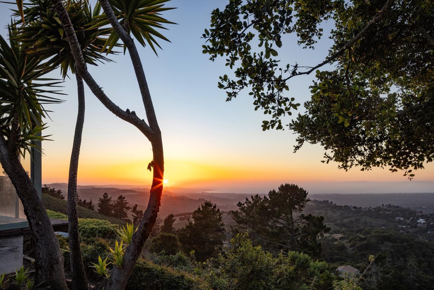 Detail Gallery Image 3 of 7 For 10955 Saddle Rd, Monterey,  CA 93940 - 3 Beds | 2 Baths