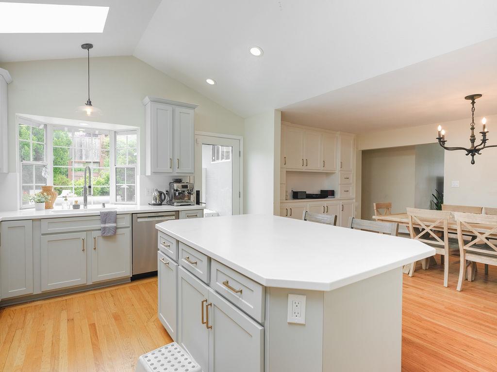 Detail Gallery Image 12 of 22 For 1087 Rio Vista Dr, Pacifica,  CA 94044 - 3 Beds | 2 Baths