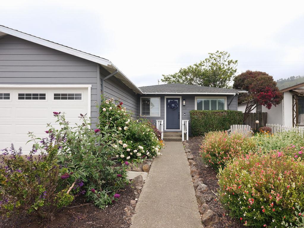 Detail Gallery Image 3 of 22 For 1087 Rio Vista Dr, Pacifica,  CA 94044 - 3 Beds | 2 Baths