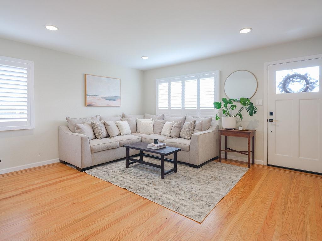 Detail Gallery Image 4 of 22 For 1087 Rio Vista Dr, Pacifica,  CA 94044 - 3 Beds | 2 Baths