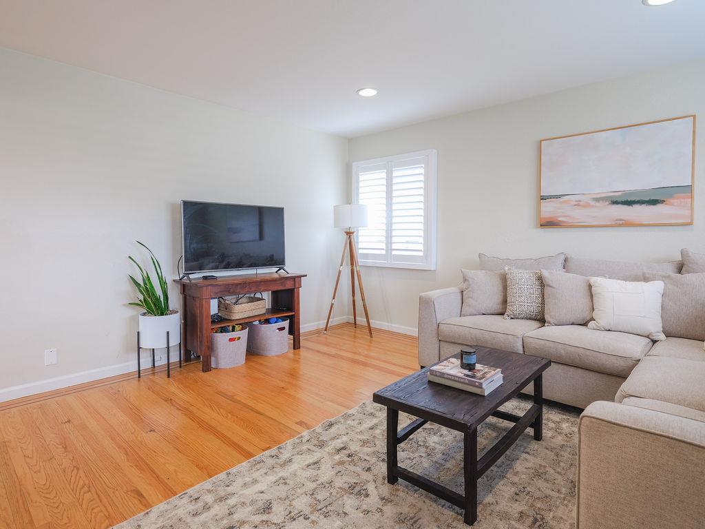 Detail Gallery Image 5 of 22 For 1087 Rio Vista Dr, Pacifica,  CA 94044 - 3 Beds | 2 Baths