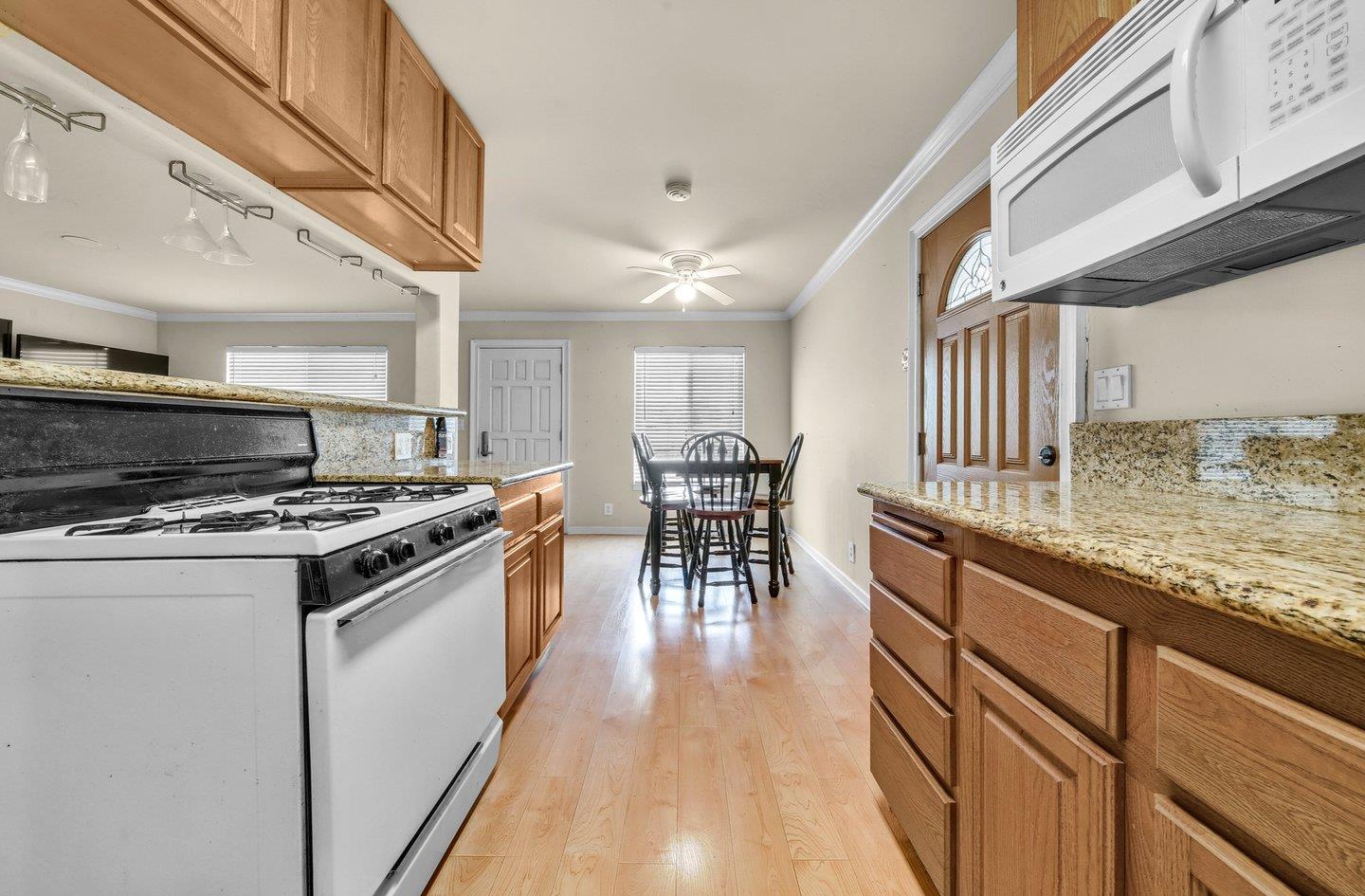 Detail Gallery Image 8 of 26 For 2989 Betsy Way, San Jose,  CA 95133 - 3 Beds | 2 Baths
