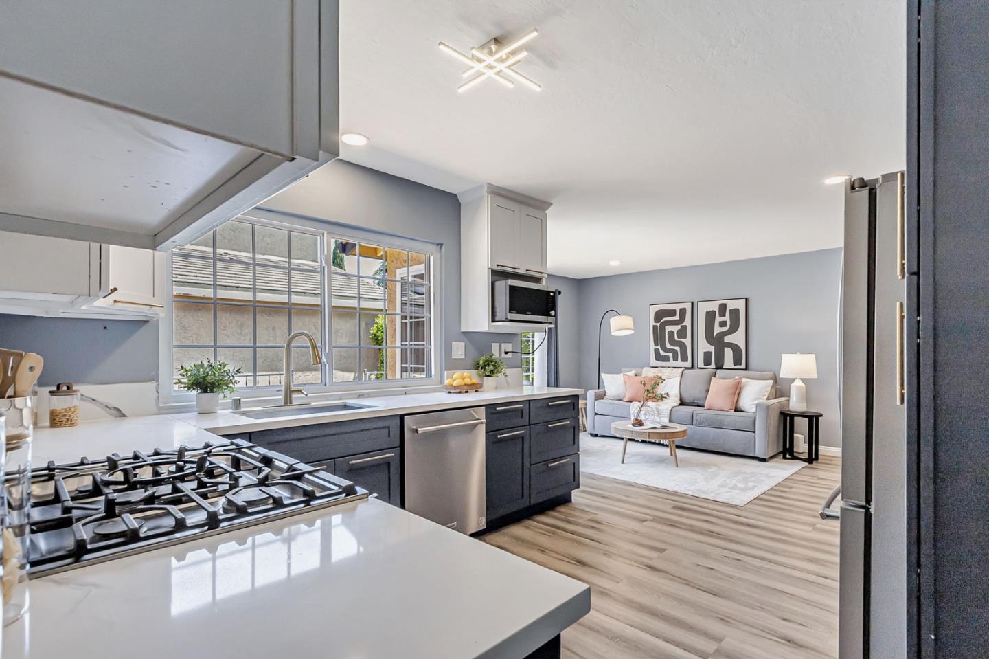 Detail Gallery Image 11 of 42 For 1536 Camino Cerrado, San Jose,  CA 95128 - 4 Beds | 2 Baths