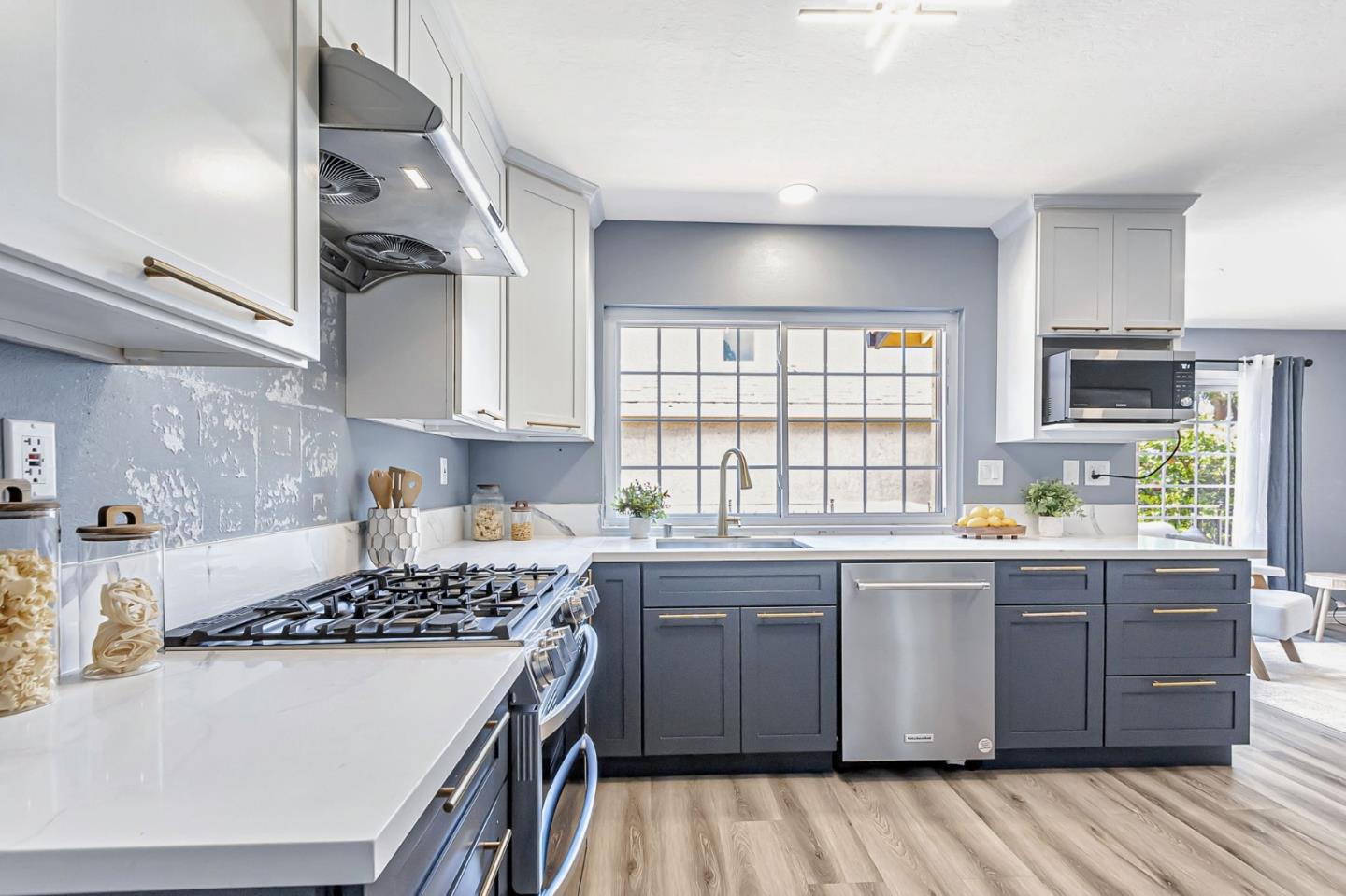 Detail Gallery Image 12 of 42 For 1536 Camino Cerrado, San Jose,  CA 95128 - 4 Beds | 2 Baths