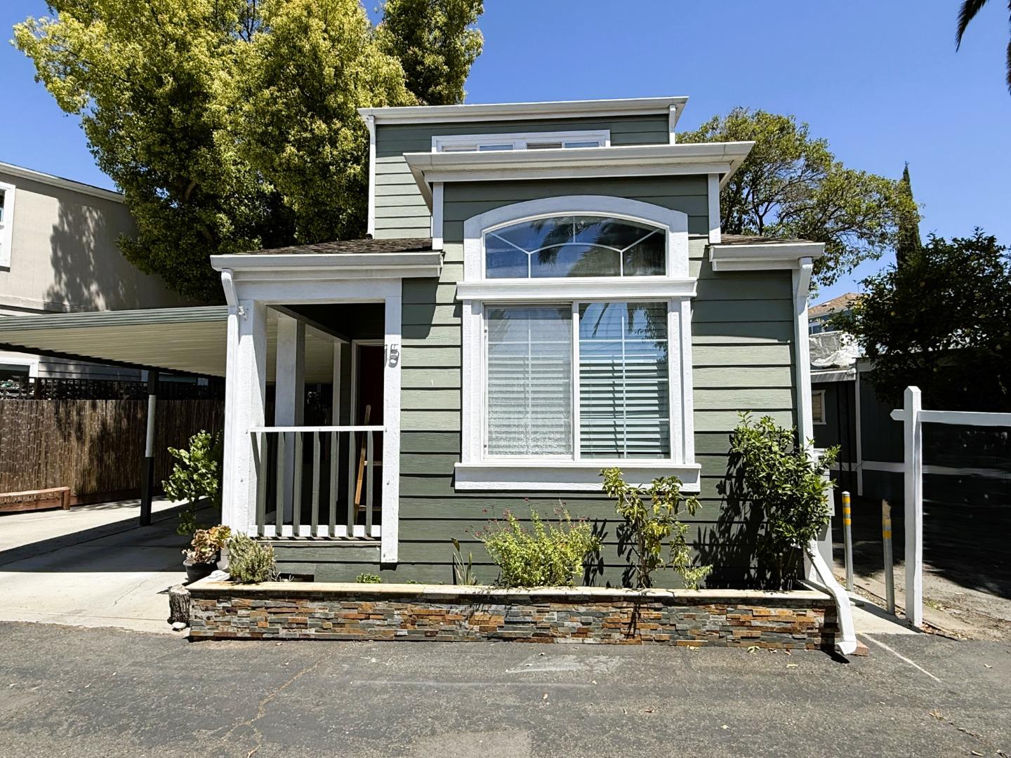 Detail Gallery Image 1 of 38 For 14685 Oka #15,  Los Gatos,  CA 95032 - 3 Beds | 2 Baths
