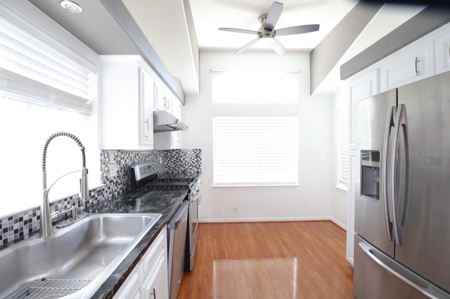 Detail Gallery Image 12 of 38 For 14685 Oka #15,  Los Gatos,  CA 95032 - 3 Beds | 2 Baths