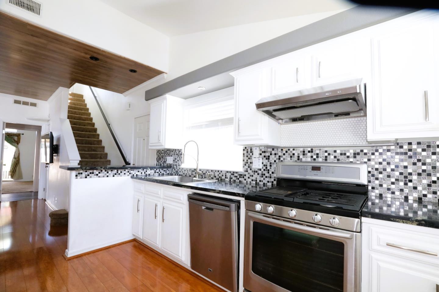 Detail Gallery Image 14 of 38 For 14685 Oka #15,  Los Gatos,  CA 95032 - 3 Beds | 2 Baths