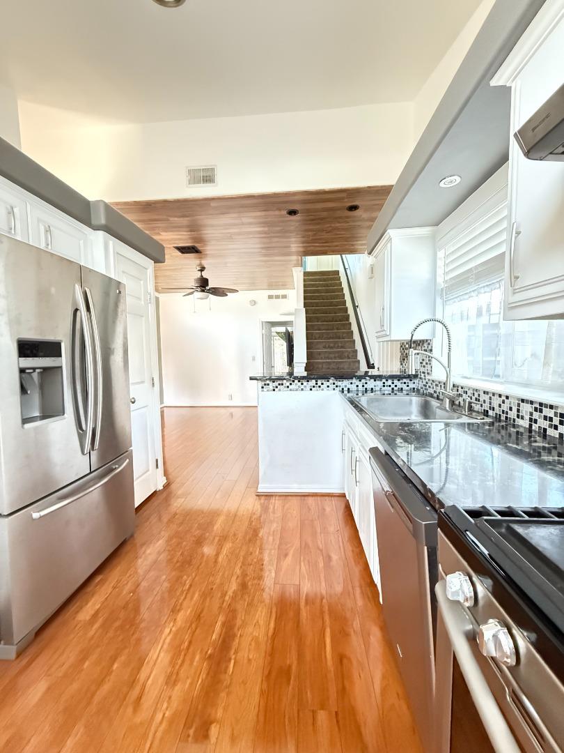 Detail Gallery Image 4 of 38 For 14685 Oka #15,  Los Gatos,  CA 95032 - 3 Beds | 2 Baths