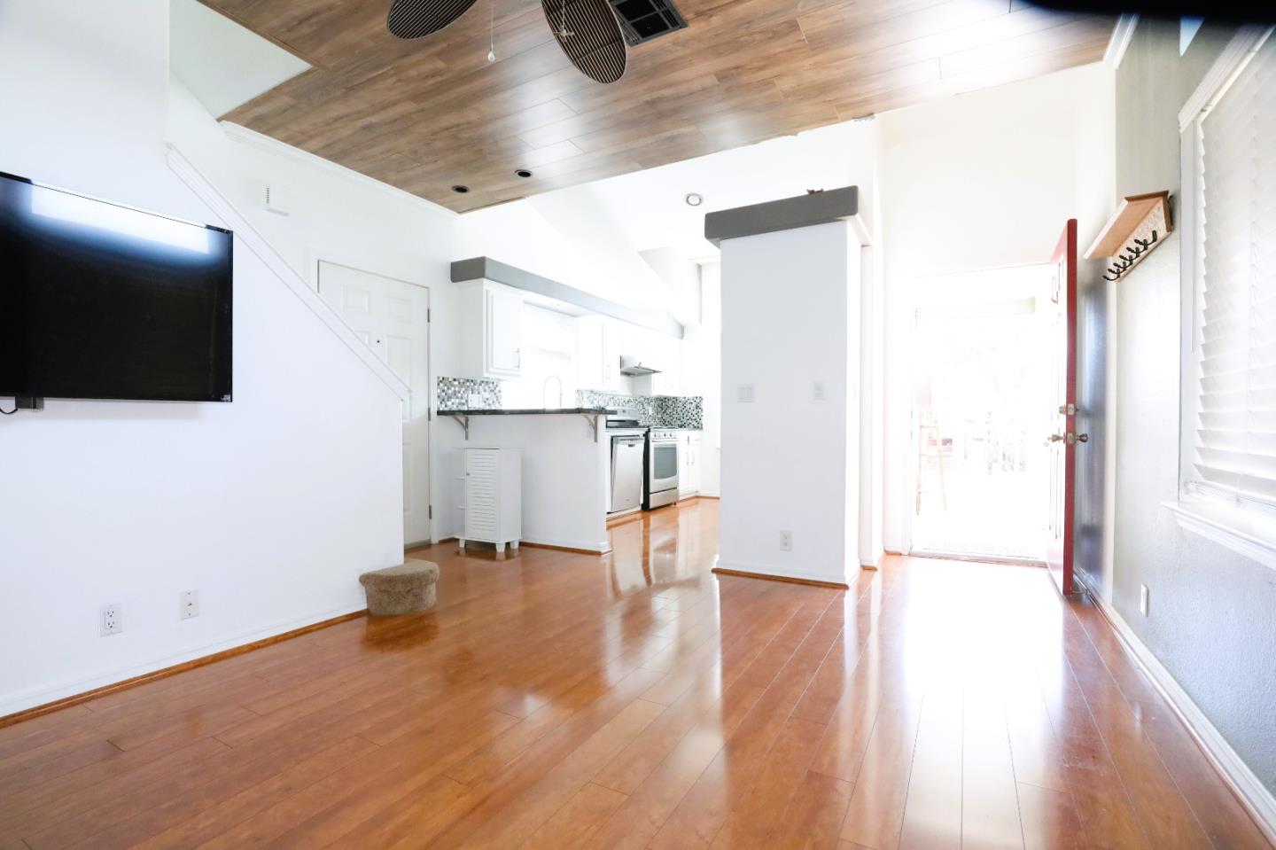 Detail Gallery Image 8 of 38 For 14685 Oka #15,  Los Gatos,  CA 95032 - 3 Beds | 2 Baths