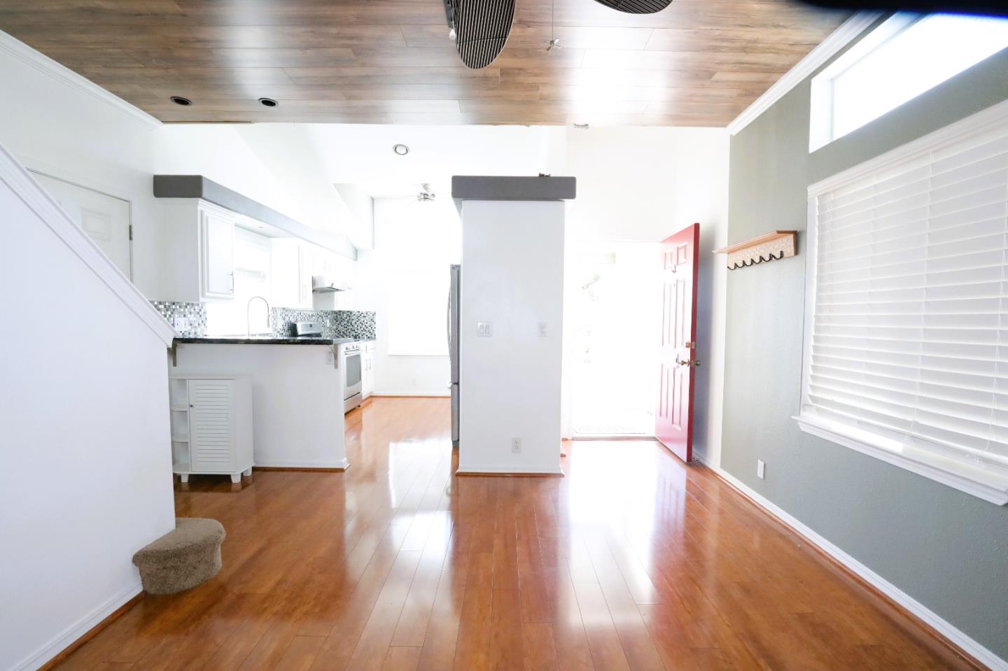 Detail Gallery Image 9 of 38 For 14685 Oka #15,  Los Gatos,  CA 95032 - 3 Beds | 2 Baths