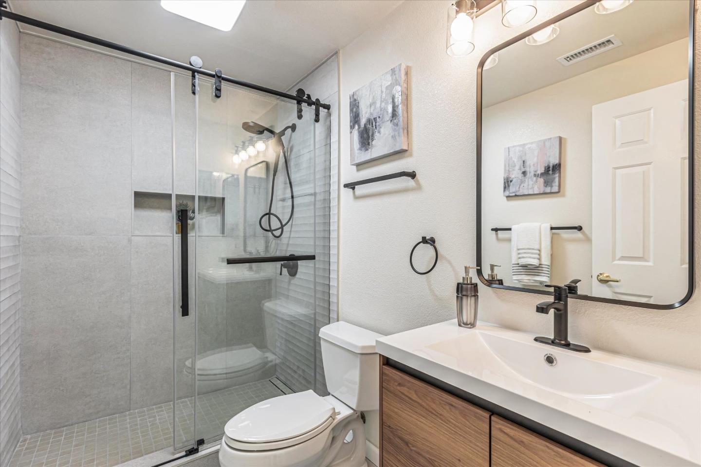 Detail Gallery Image 22 of 43 For 2255 Showers Dr #363,  Mountain View,  CA 94040 - 3 Beds | 3 Baths