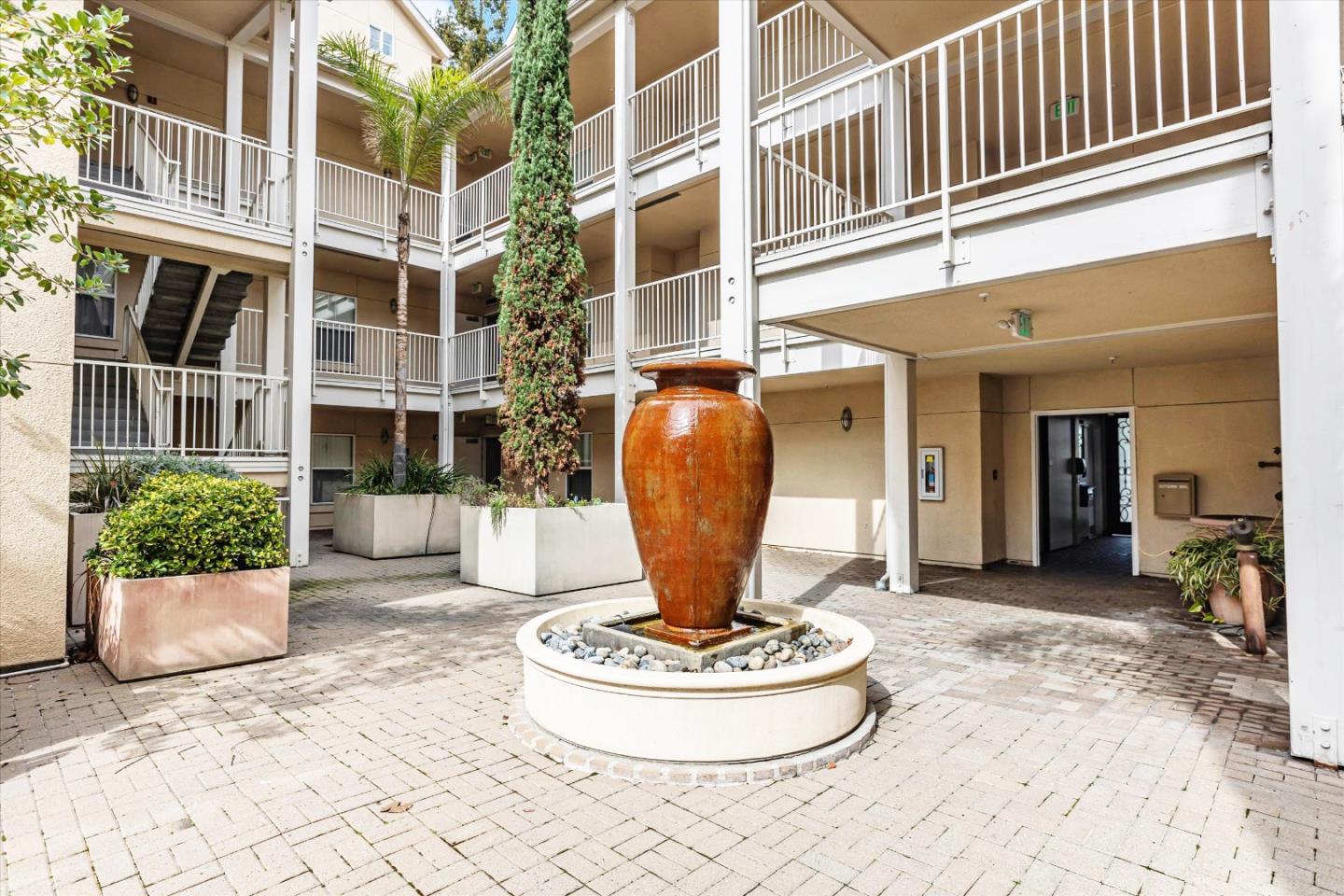 Detail Gallery Image 33 of 43 For 2255 Showers Dr #363,  Mountain View,  CA 94040 - 3 Beds | 3 Baths