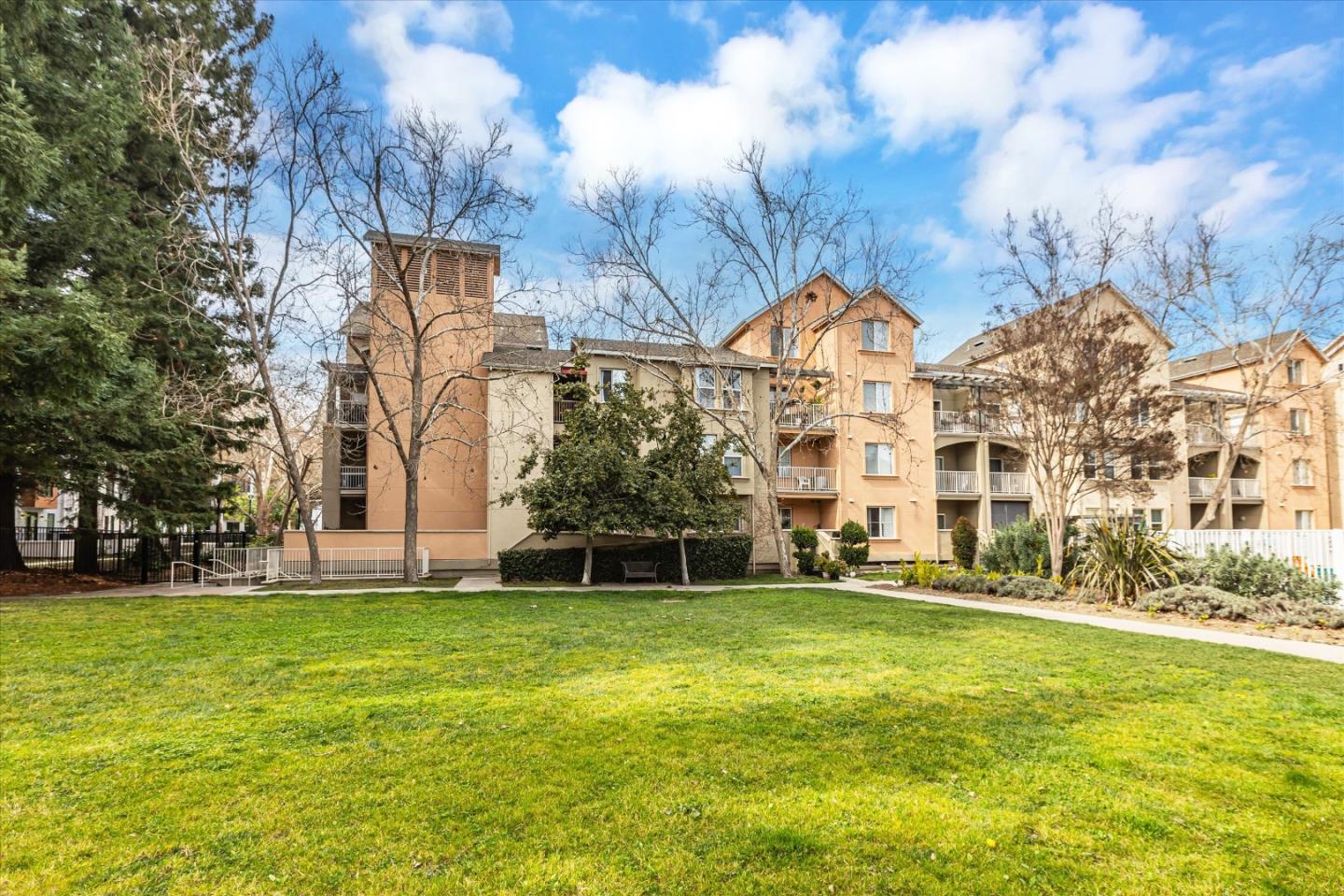 Detail Gallery Image 36 of 43 For 2255 Showers Dr #363,  Mountain View,  CA 94040 - 3 Beds | 3 Baths
