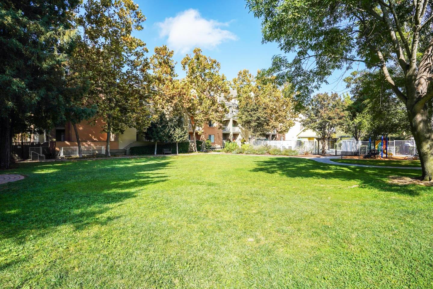 Detail Gallery Image 39 of 43 For 2255 Showers Dr #363,  Mountain View,  CA 94040 - 3 Beds | 3 Baths