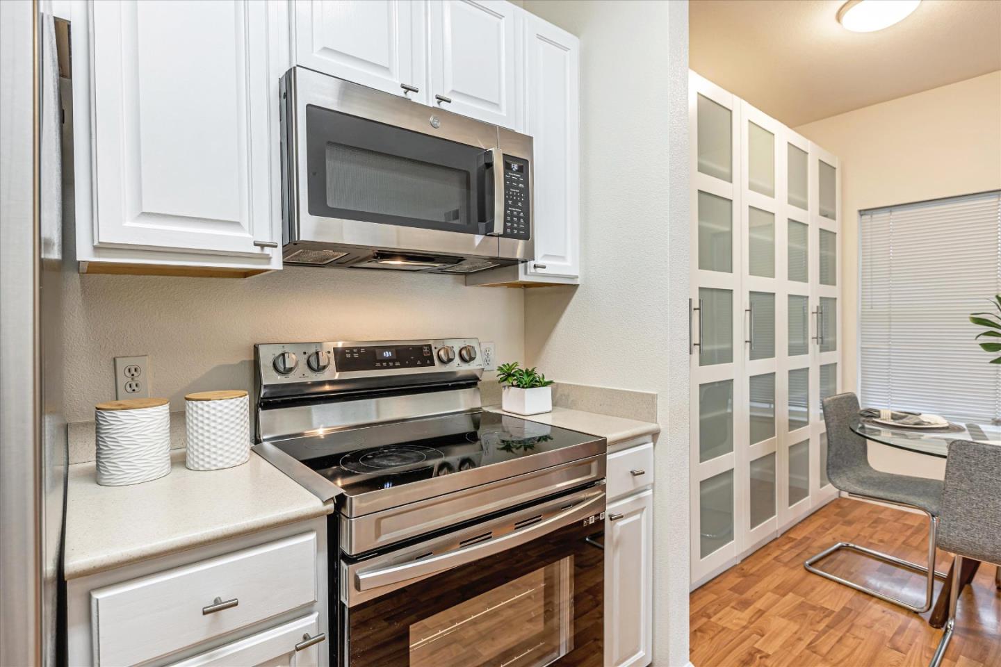 Detail Gallery Image 8 of 43 For 2255 Showers Dr #363,  Mountain View,  CA 94040 - 3 Beds | 3 Baths