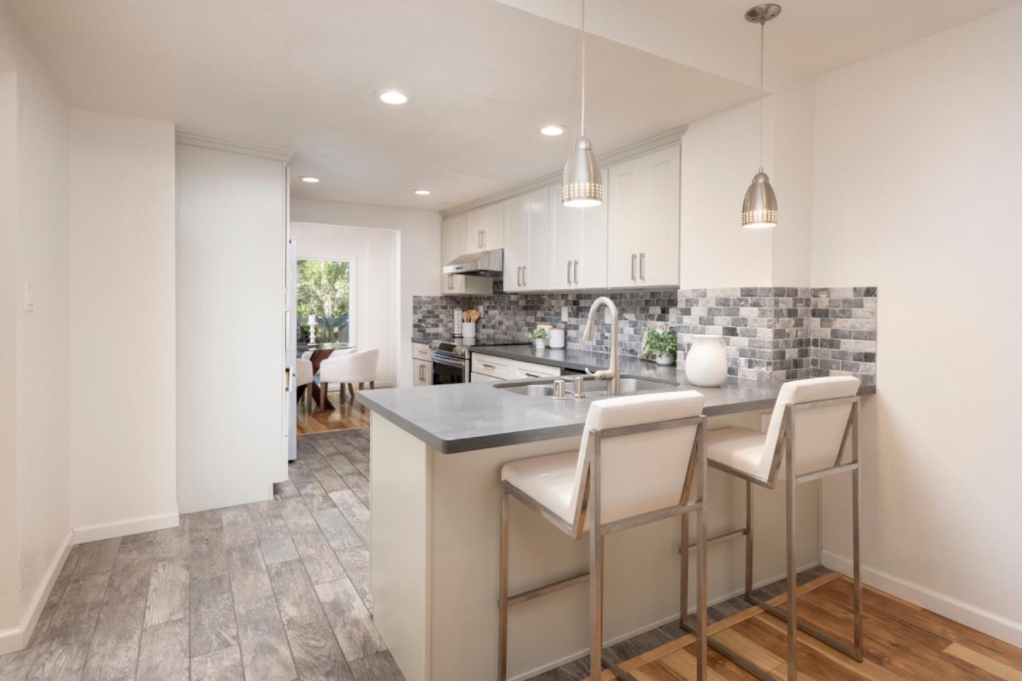 Detail Gallery Image 10 of 28 For 6 Crippleridge Ct, San Mateo,  CA 94402 - 3 Beds | 2/1 Baths