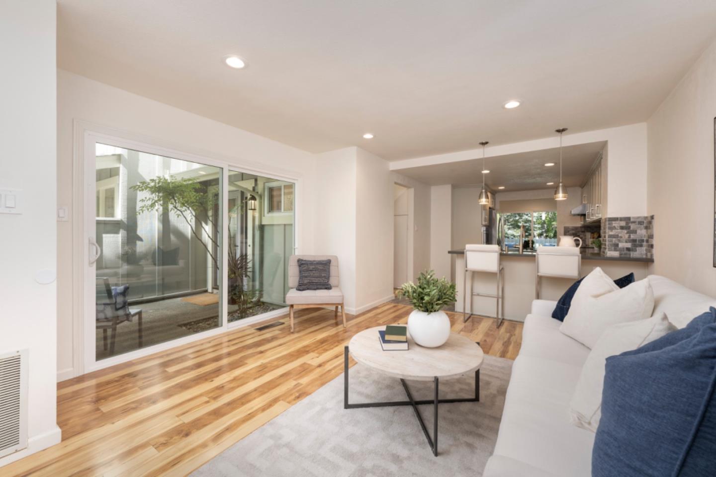 Detail Gallery Image 11 of 28 For 6 Crippleridge Ct, San Mateo,  CA 94402 - 3 Beds | 2/1 Baths