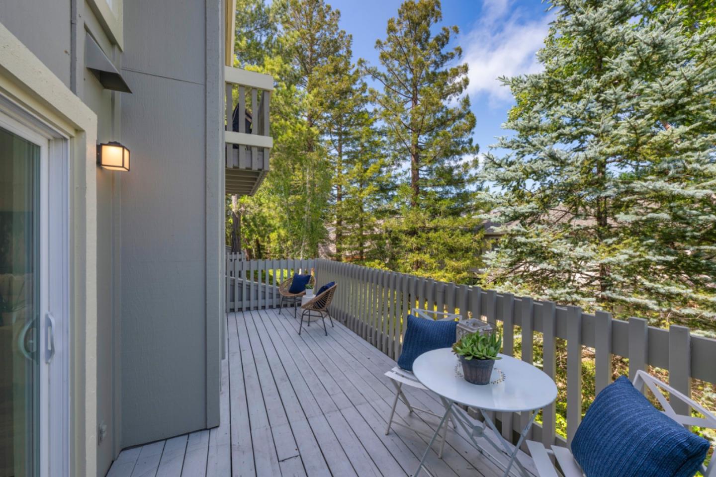 Detail Gallery Image 14 of 28 For 6 Crippleridge Ct, San Mateo,  CA 94402 - 3 Beds | 2/1 Baths