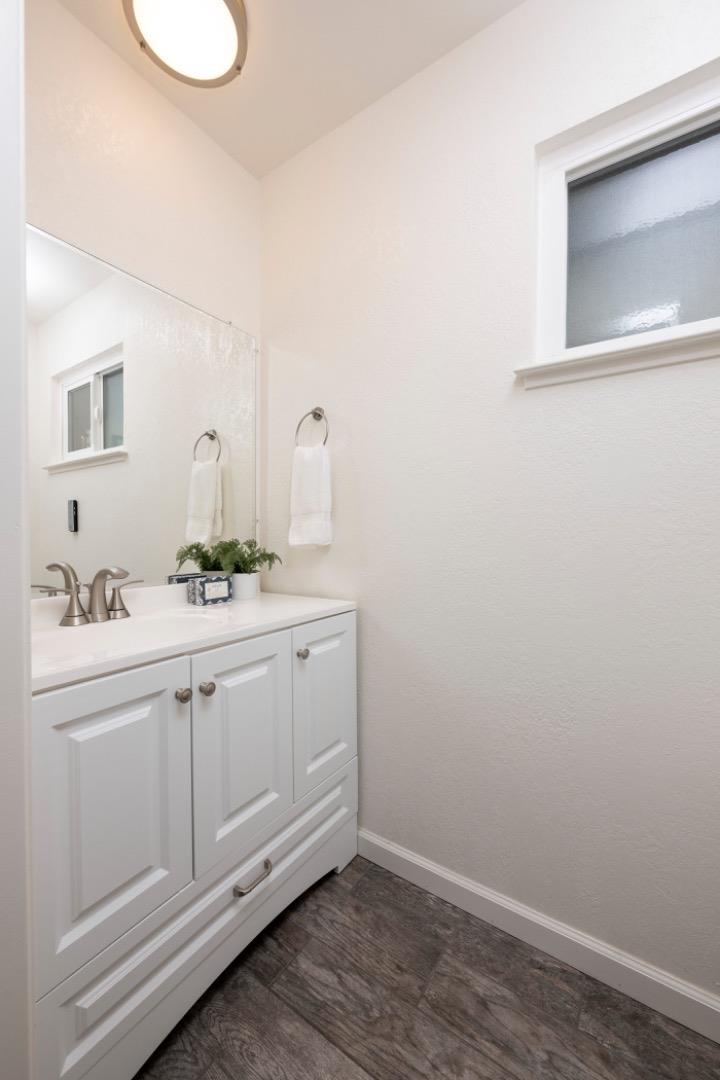 Detail Gallery Image 15 of 28 For 6 Crippleridge Ct, San Mateo,  CA 94402 - 3 Beds | 2/1 Baths