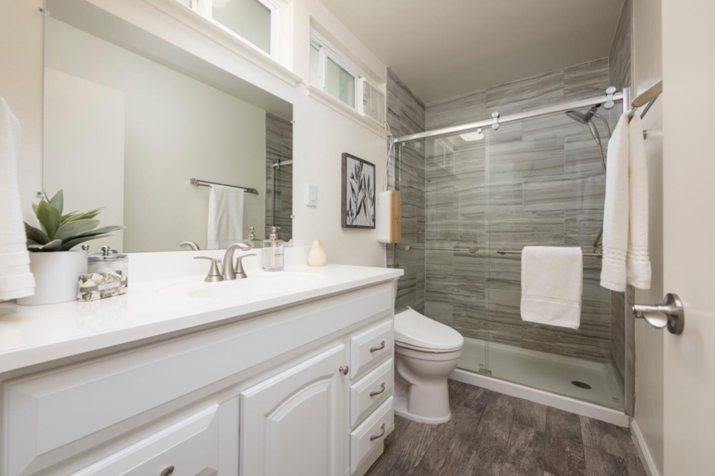 Detail Gallery Image 23 of 28 For 6 Crippleridge Ct, San Mateo,  CA 94402 - 3 Beds | 2/1 Baths