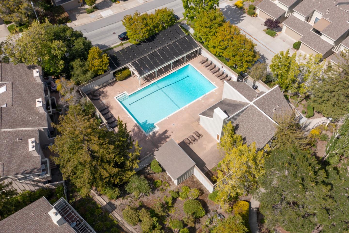 Detail Gallery Image 24 of 28 For 6 Crippleridge Ct, San Mateo,  CA 94402 - 3 Beds | 2/1 Baths