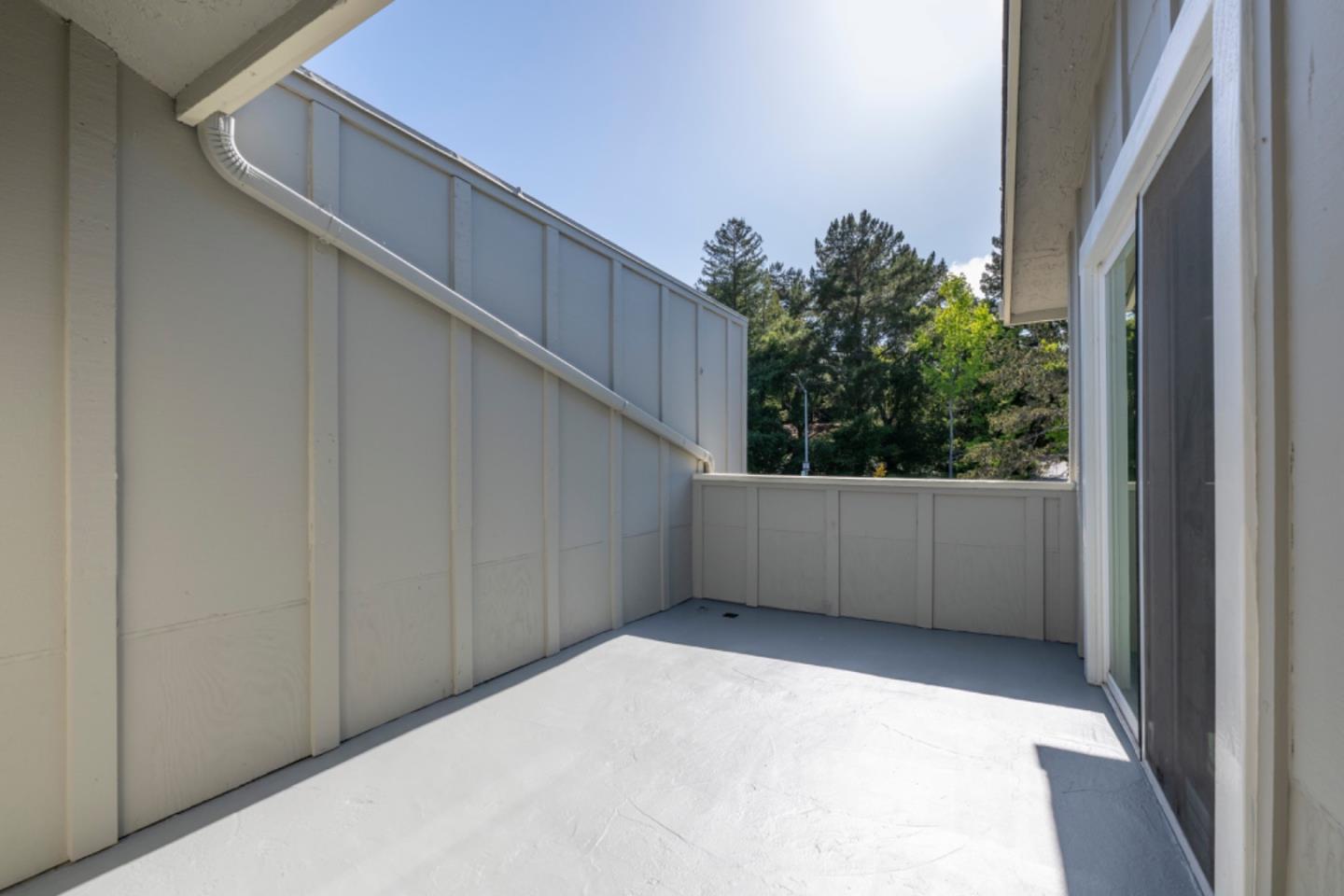 Detail Gallery Image 4 of 5 For 6 Crippleridge Ct, San Mateo,  CA 94402 - 3 Beds | 2/1 Baths