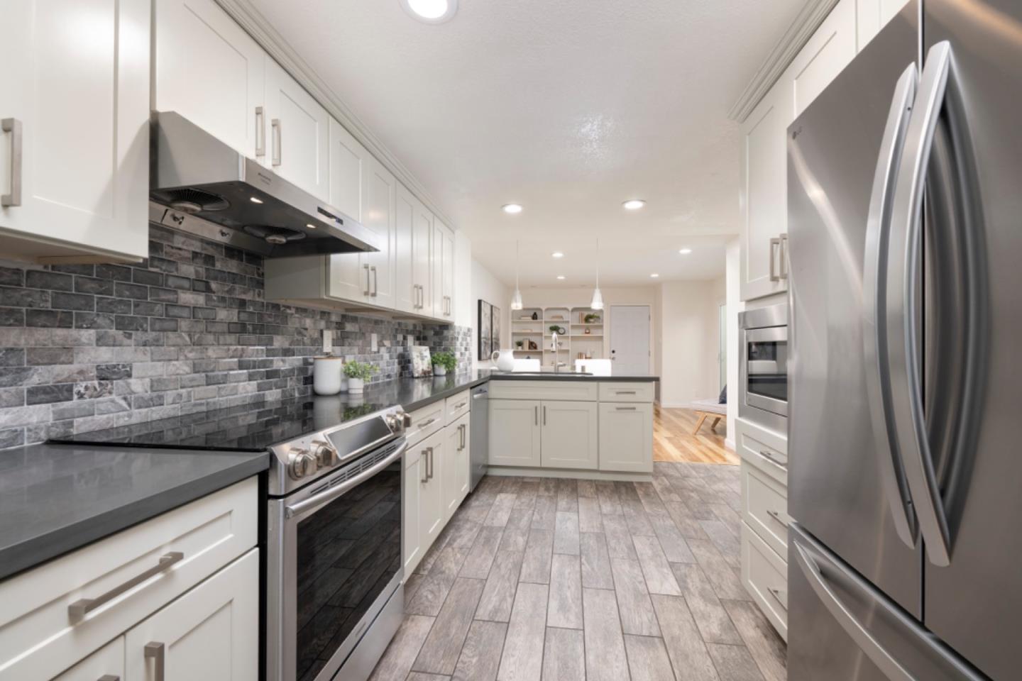 Detail Gallery Image 9 of 28 For 6 Crippleridge Ct, San Mateo,  CA 94402 - 3 Beds | 2/1 Baths