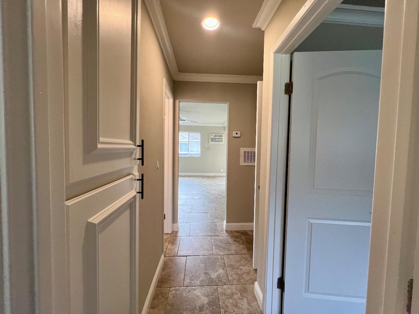 Detail Gallery Image 4 of 14 For 1840 Southwest Expy #4,  San Jose,  CA 95126 - 2 Beds | 1 Baths