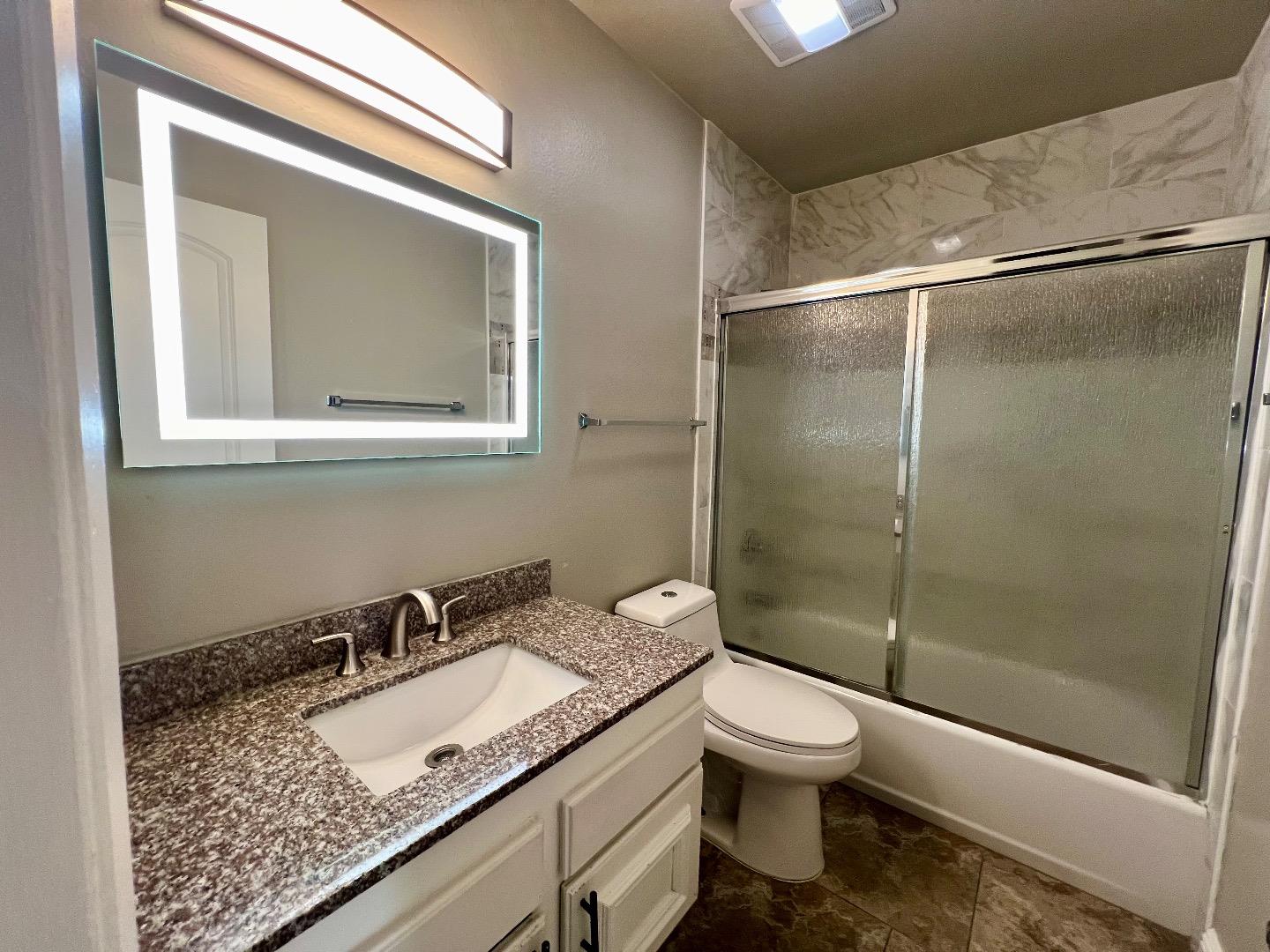 Detail Gallery Image 5 of 14 For 1840 Southwest Expy #4,  San Jose,  CA 95126 - 2 Beds | 1 Baths