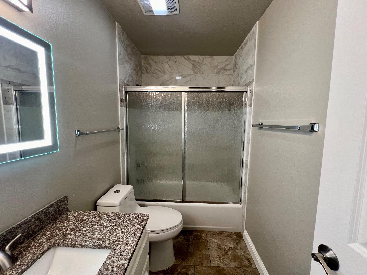 Detail Gallery Image 6 of 14 For 1840 Southwest Expy #4,  San Jose,  CA 95126 - 2 Beds | 1 Baths