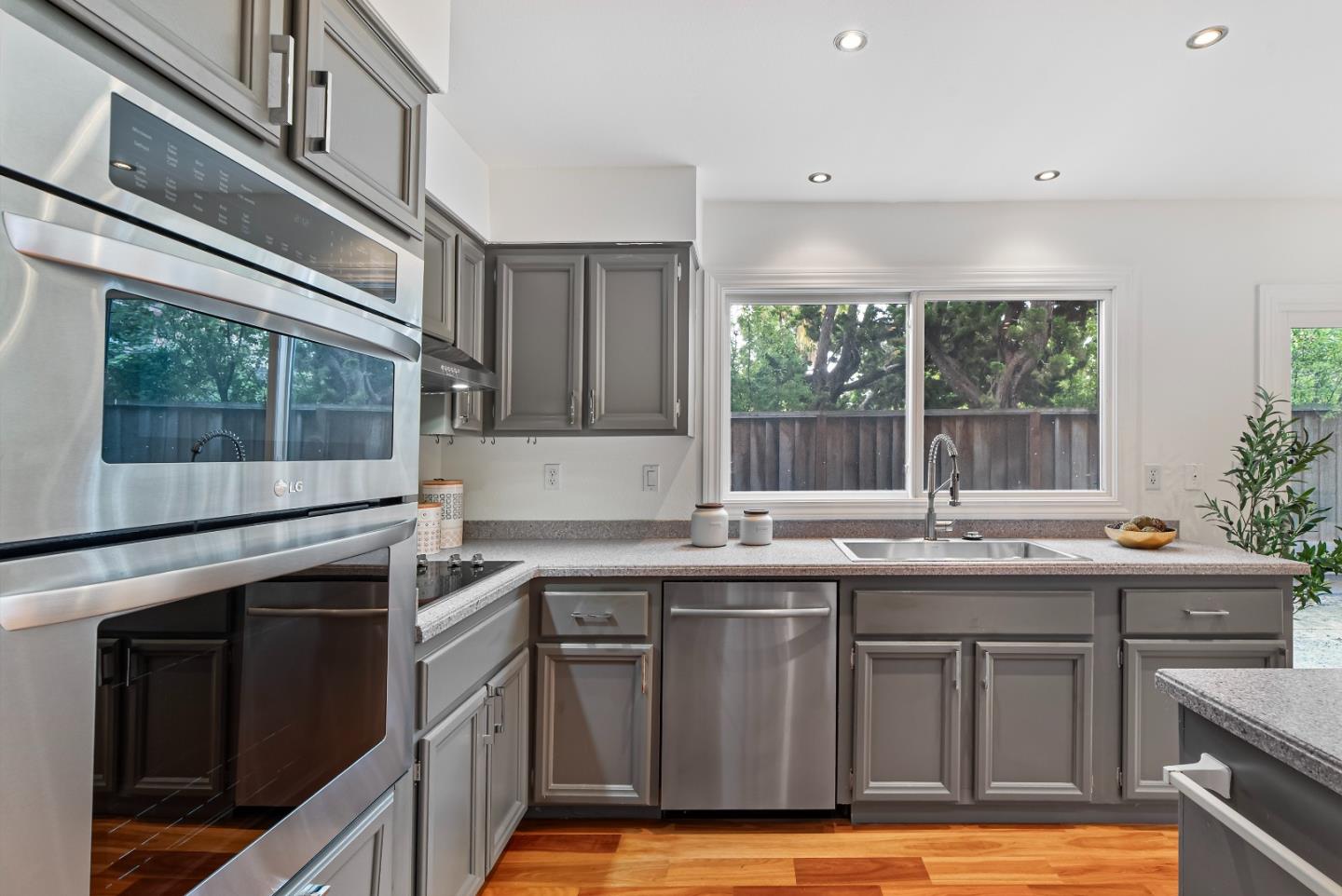 Detail Gallery Image 14 of 57 For 707 Santa Cruz Ln, Foster City,  CA 94404 - 3 Beds | 2/1 Baths