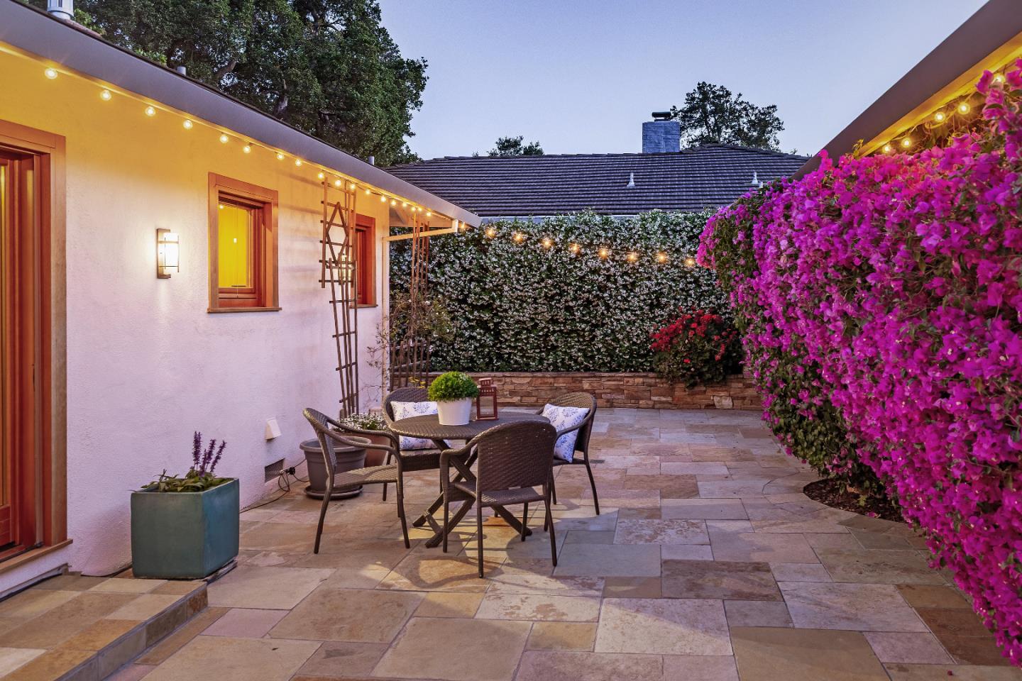 Detail Gallery Image 13 of 55 For 19740 Glen Brae Dr, Saratoga,  CA 95070 - 4 Beds | 2/1 Baths