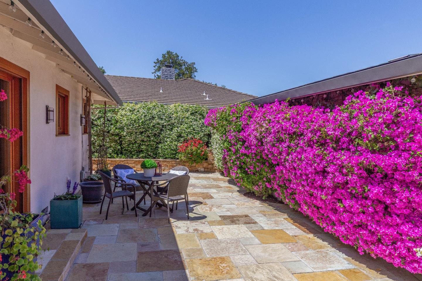 Detail Gallery Image 14 of 55 For 19740 Glen Brae Dr, Saratoga,  CA 95070 - 4 Beds | 2/1 Baths