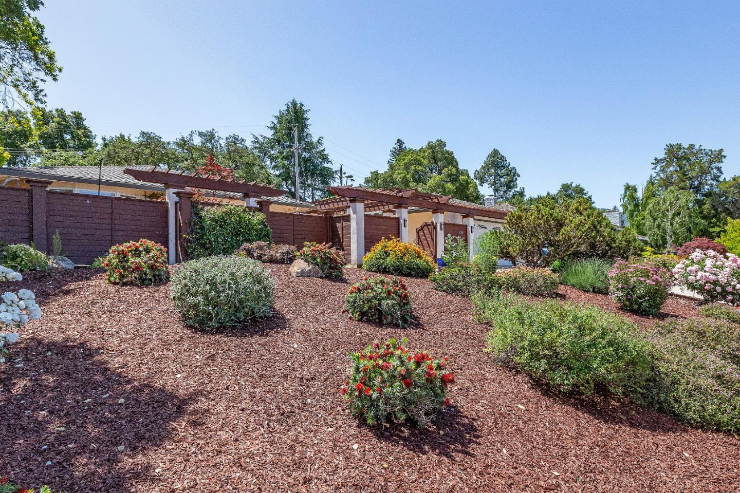 Detail Gallery Image 4 of 55 For 19740 Glen Brae Dr, Saratoga,  CA 95070 - 4 Beds | 2/1 Baths