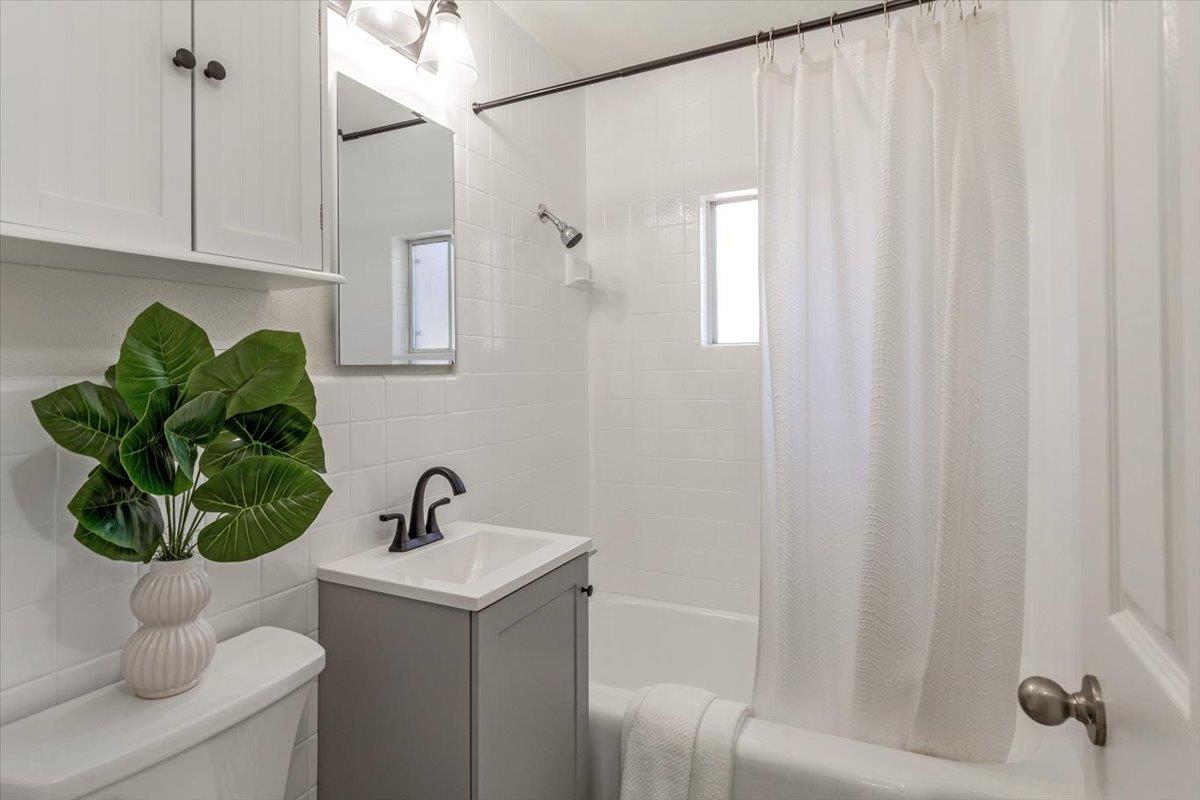 Detail Gallery Image 16 of 20 For 535 Menker, San Jose,  CA 95128 - 3 Beds | 1 Baths