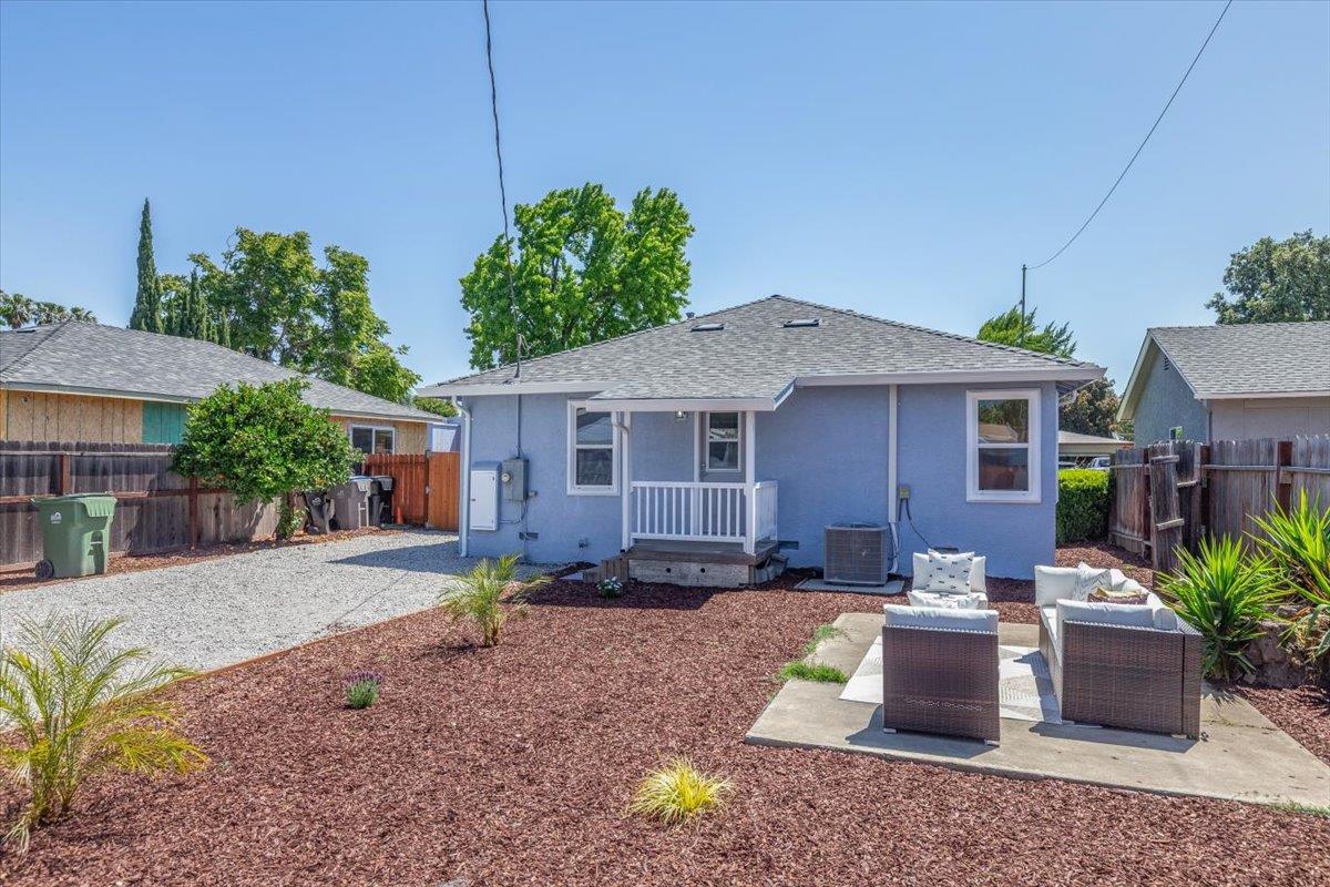 Detail Gallery Image 17 of 20 For 535 Menker, San Jose,  CA 95128 - 3 Beds | 1 Baths