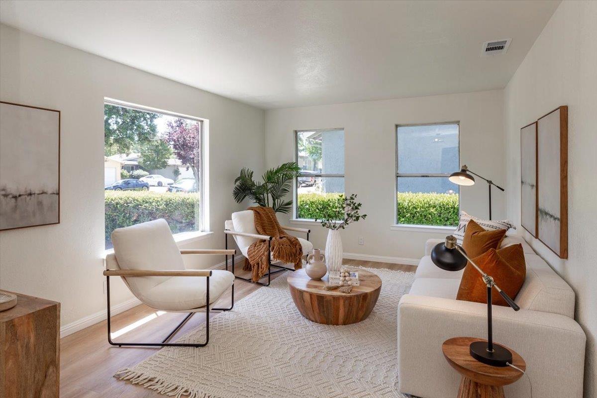 Detail Gallery Image 5 of 20 For 535 Menker, San Jose,  CA 95128 - 3 Beds | 1 Baths