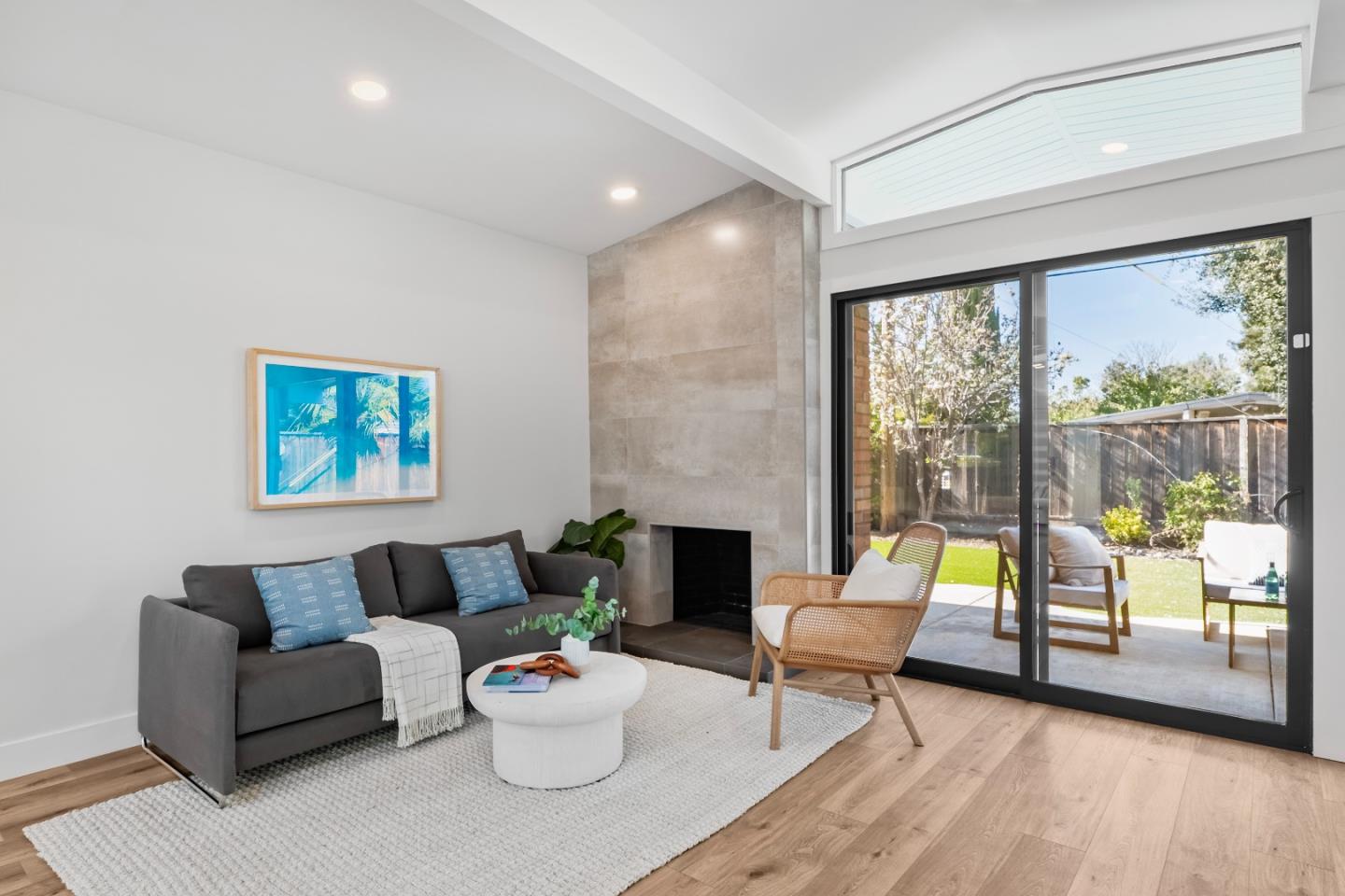 Detail Gallery Image 11 of 45 For 691 Dunholme Way, Sunnyvale,  CA 94087 - 4 Beds | 2/1 Baths