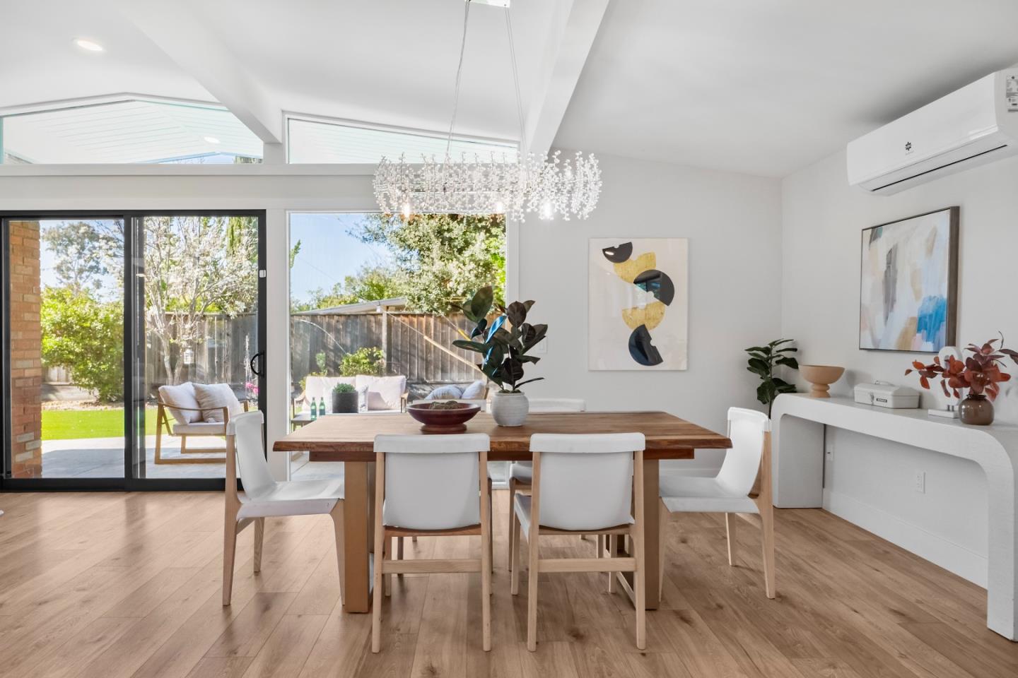 Detail Gallery Image 12 of 45 For 691 Dunholme Way, Sunnyvale,  CA 94087 - 4 Beds | 2/1 Baths