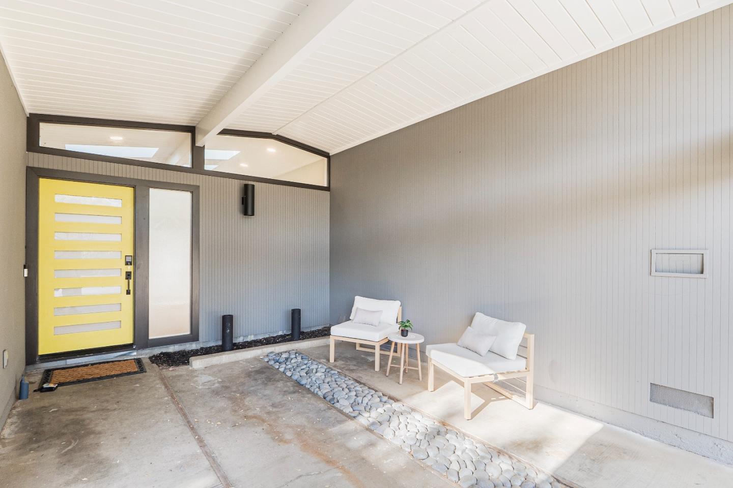 Detail Gallery Image 3 of 45 For 691 Dunholme Way, Sunnyvale,  CA 94087 - 4 Beds | 2/1 Baths