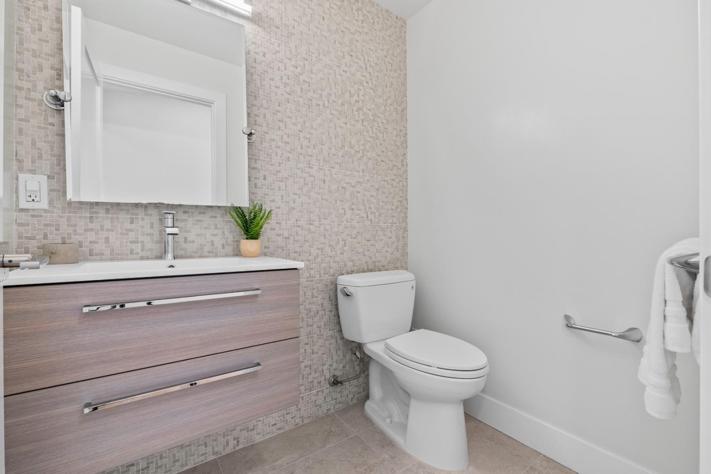 Detail Gallery Image 33 of 45 For 691 Dunholme Way, Sunnyvale,  CA 94087 - 4 Beds | 2/1 Baths