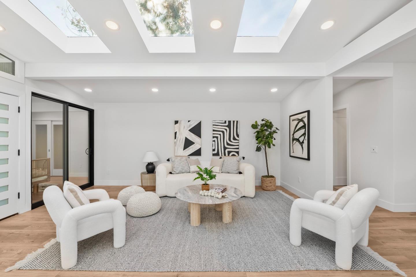 Detail Gallery Image 4 of 45 For 691 Dunholme Way, Sunnyvale,  CA 94087 - 4 Beds | 2/1 Baths