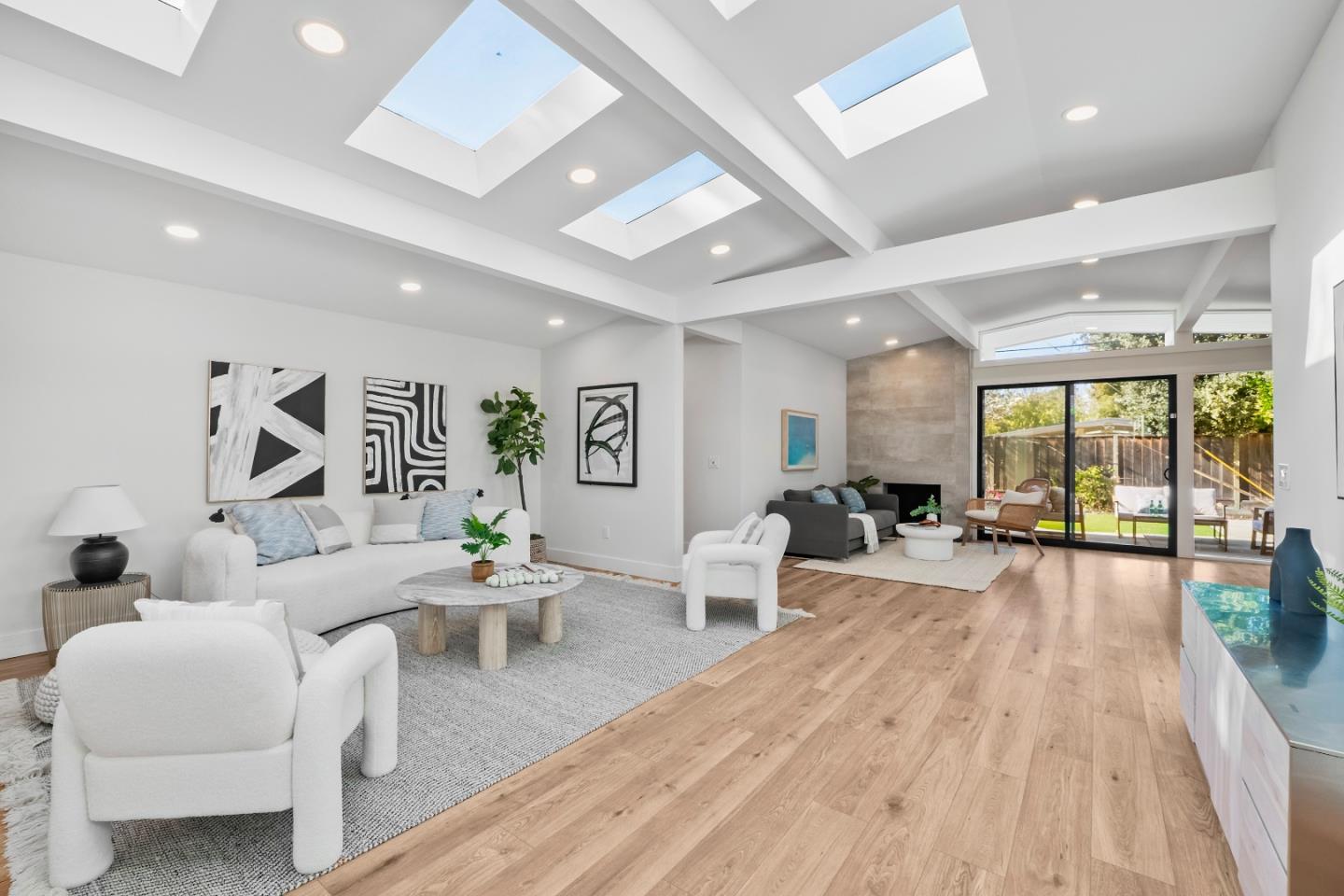 Detail Gallery Image 5 of 45 For 691 Dunholme Way, Sunnyvale,  CA 94087 - 4 Beds | 2/1 Baths